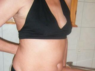 Katja40 - Ich bin eine zeigefreudige Hausfrau, stehe auf geiles Chatten vor der Cam, und bei mir geht`s heftig zu! Ich zeige dir, wie Frau sich verw&ouml;hnen kann, wenn der Mann schl&auml;ft.