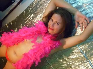 SelenaSex - I am a submissive woman, I enjoy so much, being obligate to make something... However if you are good doing this, I will make you very happy.