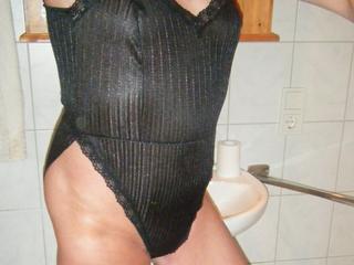 Katja40 - Alter: 52 / Fische - Alter: 170 / schlank - Geschlecht: weiblich - Ausrichtung: heterosexuell - Haare: braun / kurz - Piercing: keins - BH-Gr&ouml;&szlig;e: B - Hautfarbe: gebr&auml;unt - Augen: braun - Rasur: vollrasiert
