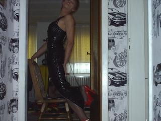 TSAndrea - Alter: 41 / Krebs - Alter: 179 / schlank - Geschlecht: Transvestit - Ausrichtung: bisexuell - Haare: br&uuml;nett / kurz - Piercing: keins - BH-Gr&ouml;&szlig;e:  - Hautfarbe: weiss - Augen: gr&uuml;n - Rasur: teilrasiert