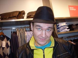 Michael22 - Sport, Feste und Spiele. - Sexy Mann mit heissem K&ouml;rper. Ich kenne und habe keine Tabus. Ich mag Frauen und M&auml;nner. Komm in meinen Chat! - Alter: 22 / L&ouml;we - Alter: 185 / normal - Geschlecht: m&auml;nnlich - Ausrichtung: bisexuell - Haare: br&uuml;nett / kurz - Piercing: keins - BH-Gr&ouml;&szlig;e:  - Hautfarbe: weiss - Augen: blau - Rasur: teilrasiert