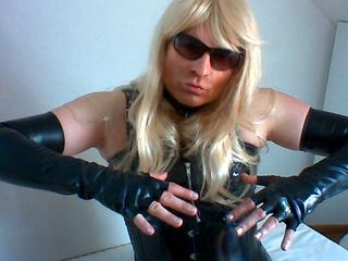 Michele39sexy - Gl&auml;nzend in Lack und Latex. - lecken,girl,schleim