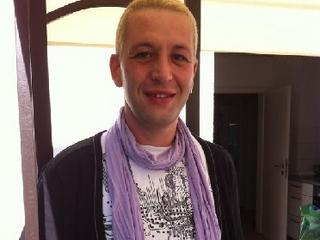 Ich Bin Hei&szlig;! - Alter: 36 / Krebs - Alter: 189 / normal - Geschlecht: m&auml;nnlich - Ausrichtung: homosexuell - Haare: blond / kurz - Piercing: Zunge - BH-Gr&ouml;&szlig;e:  - Hautfarbe: gebr&auml;unt - Augen: braun - Rasur: vollrasiert