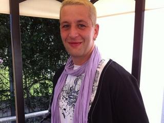 Ich Bin Hei&szlig;! - Fitness, Tanzen und Zumba. - Hallo,

in meiner Show k&ouml;nnt Ihr Euch mit mir unterhalten und mir bei meinen Spielchen zusehen! - Alter: 36 / Krebs - Alter: 189 / normal - Geschlecht: m&auml;nnlich - Ausrichtung: homosexuell - Haare: blond / kurz - Piercing: Zunge - BH-Gr&ouml;&szlig;e:  - Hautfarbe: gebr&auml;unt - Augen: braun - Rasur: vollrasiert