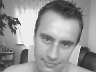 DeepHorny - Hey S&uuml;&szlig;er, willkommen auf meinem LiveCam Profil. Ich bin ein dauergeiler Boy von Nebenan, der st&auml;ndig auf der Suche nach neuen, geilen Herausforderungen und nach hei&szlig;en Typen ist, die Spa&szlig; haben wollen.



Ich bin f&uuml;r fast alles zu haben und offen f&uuml;r neues sowie sehr experimentierfreudig. Also ticker mich einfach an und erz&auml;hle mir von deinen Phantasien. Ich warte auf dich!



LG DirtyLike