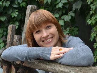 Sylvia - I`m your little ray of sunshine - ready to bring light into your world. ;) Come to me - bring your wit and charm with you - and see what develops between us - you`ll be pleasantly surprised. ;)