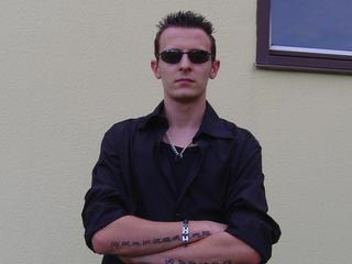Pascal22 - Kennst du das?

Allein zu Hause, und keiner da, vor dem man sich verstecken m&uuml;sste.

Ich gestalte diese Zeit mit dir so, wie du es willst! ;)