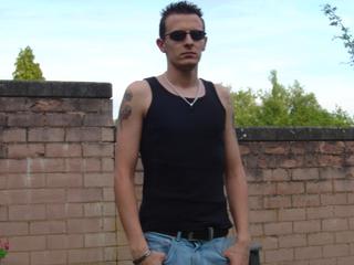 Pascal22 - Alter: 23 / Fische - Alter: 180 / normal - Geschlecht: m&auml;nnlich - Ausrichtung: heterosexuell - Haare: schwarz / kurz - Piercing: Zunge - BH-Gr&ouml;&szlig;e:  - Hautfarbe: weiss - Augen: gr&uuml;n - Rasur: vollrasiert