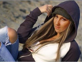 Jassicaaa - Alter: 29 / Jungfrau - Alter: 175 / schlank - Geschlecht: weiblich - Ausrichtung: bisexuell - Haare: blond / lang - Piercing: Bauchnabel - BH-Gr&ouml;&szlig;e: C - Hautfarbe: weiss - Augen: blau - Rasur: vollrasiert