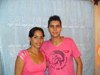 Shantal+Gina - Alter: 29 / Waage - Alter:  / schlank - Geschlecht: Paar - Ausrichtung: lesbisch - Haare:  / sehr lang - Piercing: Zunge - BH-Gr&ouml;&szlig;e:  - Hautfarbe: latina - Augen: braun - Rasur: vollrasiert