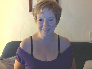 KuschelMaus78 - Alter: 34 / Widder - Alter: 158 / normal - Geschlecht: weiblich - Ausrichtung: heterosexuell - Haare: braun / kurz - Piercing: keins - BH-Gr&ouml;&szlig;e: D - Hautfarbe: weiss - Augen: blau - Rasur: vollrasiert
