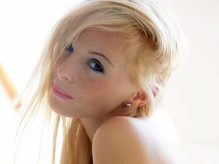 SexyChanel - Ich bin ein waschechter Amateur und liebe es, neue Leute kennenzulernen. Ich bin eins der typischen stillen Wasser, und so lade ich Dich ein herauszufinden, wie tief es bei mir geht, und wie dreckig es am Ende wird. ;-)