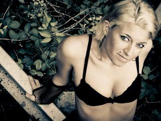 SexyLeanne - Alter: 23 / Widder - Alter: 163 / schlank - Geschlecht: weiblich - Ausrichtung: heterosexuell - Haare: br&uuml;nett / lang - Piercing: keins - BH-Gr&ouml;&szlig;e: B - Hautfarbe: gebr&auml;unt - Augen: braun - Rasur: vollrasiert