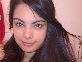 Desiree18 - Ich bin Desiree und liebe es, M&auml;nner schon beim Vorspiel zur Extase zu bringen. Au&szlig;erdem mag ich Rollenspiele und bin gerne devot, aber auch dominant. Dirtytalk finde ich ebenfalls sehr geil!