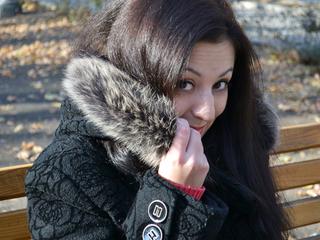 Kate - I have a beautiful smile, big boobs - and long nails. When you are with me, you are the boss! So join me - and have fun - with YOUR fantasies!