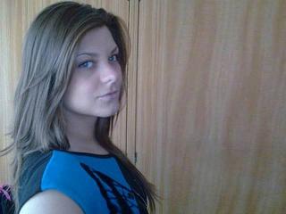 Joannaa18 - Alter: 20 / Skorpion - Alter: 171 / schlank - Geschlecht: weiblich - Ausrichtung: heterosexuell - Haare: br&uuml;nett / mittellang - Piercing: keins - BH-Gr&ouml;&szlig;e: B - Hautfarbe: weiss - Augen: gr&uuml;n - Rasur: vollrasiert