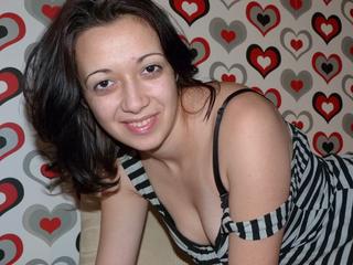 xLayla - Alter: 22 / Wassermann - Alter: 167 / schlank - Geschlecht: weiblich - Ausrichtung: heterosexuell - Haare: br&uuml;nett / lang - Piercing: keins - BH-Gr&ouml;&szlig;e: C - Hautfarbe: weiss - Augen: braun - Rasur: vollrasiert