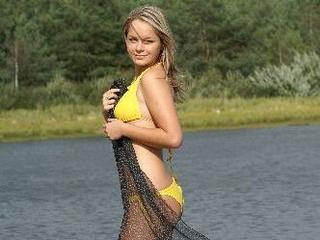 sara21 - Alter: 22 / Fische - Alter: 172 / normal - Geschlecht: weiblich - Ausrichtung: heterosexuell - Haare: blond / sehr lang - Piercing: keins - BH-Gr&ouml;&szlig;e: C - Hautfarbe: weiss - Augen: blau - Rasur: teilrasiert