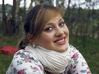 EmilySweet - Alter: 27 / Stier - Alter: 175 / schlank - Geschlecht: weiblich - Ausrichtung: heterosexuell - Haare: blond / lang - Piercing: keins - BH-Gr&ouml;&szlig;e: C - Hautfarbe: weiss - Augen: blau - Rasur: vollrasiert