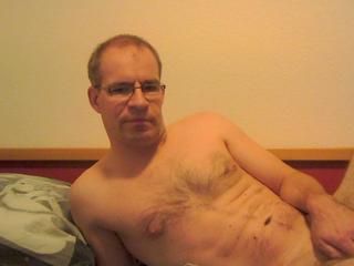 geiler bock 76 - Alter: 36 / Widder - Alter: 180 / normal - Geschlecht: m&auml;nnlich - Ausrichtung: heterosexuell - Haare: braun / kurz - Piercing: keins - BH-Gr&ouml;&szlig;e:  - Hautfarbe: gebr&auml;unt - Augen: grau - Rasur: vollrasiert