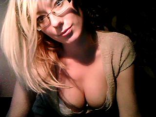 SexyKatze23 - Alter: 26 / L&ouml;we - Alter: 167 / schlank - Geschlecht: weiblich - Ausrichtung: heterosexuell - Haare: blond / lang - Piercing: keins - BH-Gr&ouml;&szlig;e: C - Hautfarbe: gebr&auml;unt - Augen: blau - Rasur: vollrasiert