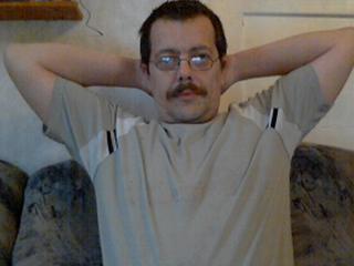 dev-andre - Alter: 35 / Krebs - Alter: 189 / normal - Geschlecht: m&auml;nnlich - Ausrichtung: heterosexuell - Haare: schwarz / sehr kurz - Piercing: keins - BH-Gr&ouml;&szlig;e:  - Hautfarbe: weiss - Augen: blau - Rasur: nicht rasiert