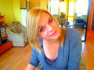 Vika - Alter: 19 / Stier - Alter: 165 / schlank - Geschlecht: weiblich - Ausrichtung: heterosexuell - Haare: blond / lang - Piercing: keins - BH-Gr&ouml;&szlig;e: C - Hautfarbe: weiss - Augen: braun - Rasur: vollrasiert
