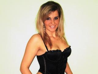 HotJulie - Komm rein, Süsser! - oral,fotzen,muskeln