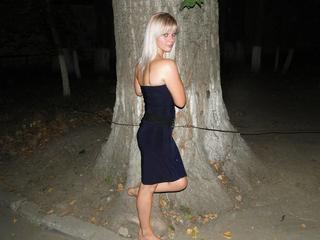 Krystal - Alter: 19 / Wassermann - Alter: 175 / schlank - Geschlecht: weiblich - Ausrichtung: bisexuell - Haare: blond / kurz - Piercing: keins - BH-Gr&ouml;&szlig;e: C - Hautfarbe: weiss - Augen: gr&uuml;n - Rasur: vollrasiert