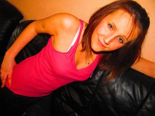 Viciana - S&uuml;&szlig;e, junge Frau, 21, sucht Mann f&uuml;r lange N&auml;chte. Komm vorbei, und lass dich &uuml;berraschen, was ich dir zu bieten habe. ;)