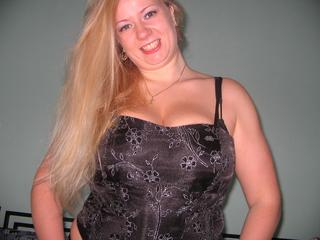Kristine21 - Hallo, mein S&uuml;sser. Ich bin dein geiles K&auml;tzchen Kristine, und ich will dich verf&uuml;hren! :) Bei meinen  Lieblingbesch&auml;ftigungen steht Sex an erster Stelle. Ich brauche es oft und hart!