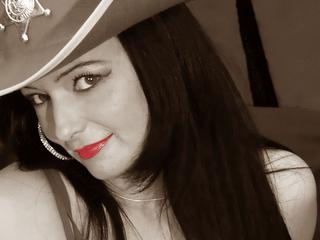 SquirtyGoddess - Ich bin eine nette, junge Frau, mit sehr sch&ouml;nen Augen, sch&ouml;nem Mund und reizendem L&auml;cheln. Ich bin eine Expertin darin M&auml;nner gl&uuml;cklich zu machen! Ich liebe es Dich zu erregen, will mich aber nicht nur um Deinen K&ouml;rper k&uuml;mmern, sondern auch um Deinen Geist. Chatte mit mir, und lass uns herausfinden was uns erregt. Genie&szlig;e das Vergn&uuml;gen!