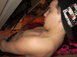 PornFynn - Alter: 20 / Krebs - Alter: 170 / schlank - Geschlecht: m&auml;nnlich - Ausrichtung: bisexuell - Haare: blond / kurz - Piercing: keins - BH-Gr&ouml;&szlig;e:  - Hautfarbe: gebr&auml;unt - Augen: gr&uuml;n - Rasur: teilrasiert