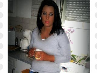 jasmina babe - Hi, hier ist Jasmina.Ich bin eine humorvolle Frau, die auf der Suche nach einem Abenteuer ist -  ob im Chat oder real. Triff mich! Wenn du dasselbe suchst, dann melde dich, *kiss*!