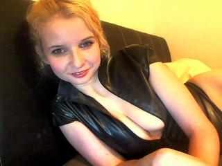 Wetjulia - Andere sind feucht, rat mal was ich bin! - schlecken,amateurin,pussy