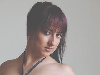 SexyLaura11 - Hallo ihr S&uuml;&szlig;en, ich bin die Sexy Laura und verf&uuml;hre M&auml;nner gerne mit meinen Reizen. :)