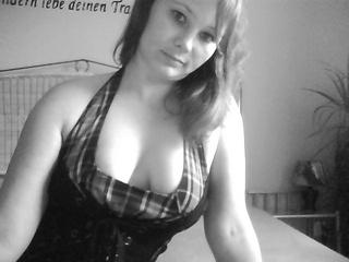 sexy sam - Alter: 32 / Wassermann - Alter: 173 / normal - Geschlecht: weiblich - Ausrichtung: bisexuell - Haare: braun / lang - Piercing: keins - BH-Gr&ouml;&szlig;e: C - Hautfarbe: gebr&auml;unt - Augen: grau - Rasur: vollrasiert
