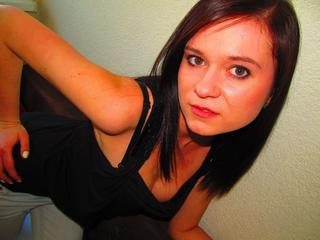 Davina - Ich bin f&uuml;r Dich da, und zwar immer, wenn ich Lust habe... Willst Du es mir besorgen? Komm rein, und zeig mir, wie Du es mir machen wirst...