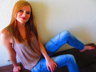 Viciana20 - Alleine zu Hause kommt man auf geile Gedanken - und dann? Jetzt fehlst du mir, um richtig abfahren zu k&ouml;nnen. Bist du auch so geil wie ich?