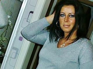 jasmina babe - Alter: 25 / Steinbock - Alter: 175 / normal - Geschlecht: weiblich - Ausrichtung: heterosexuell - Haare: br&uuml;nett / mittellang - Piercing: Zunge - BH-Gr&ouml;&szlig;e: C - Hautfarbe: gebr&auml;unt - Augen: blau - Rasur: teilrasiert