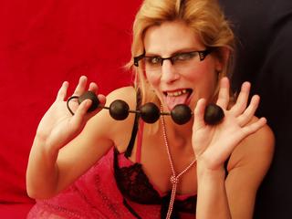PiercedLips - My pierced p*ssy is always wet - and I can spray when I c*m! I have a lot of sex-toys, really huge d*ldos and butt-plugs. My favourite toy is a breast pump - I can make my t*tties huge with it! Come and watch!