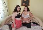 JANNIandSANTI - Zwei sexy Girls mit großen Titten warten auf dein heißes Spiel!