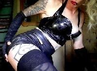 Ich mag Sklaven, mit denen ich meinen Sadismus ausleben kann.

 Versaute, nasse Spiele, Bondage, verbale Perversionen, Rollenspiele, anale Nutzung, Eierfolter...

Ich bin offen für alles!!!