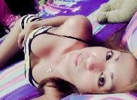 Ich bin eine süße, ehrliche und lustige, leicht versaute Transfrau. Ich bin abenteuerlustig und freundlich, sexy, jung, wild und frei. Also, triff mich!