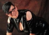 ....ich bin die Nina ! Meine sexy Stimme , die dicken T*tten und natürlich meine anderen heißen Gebiete werden Dich noch geiler machen !! Schau mal rein bei mir;-) CAM AN = F*tze nass