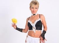 Ich liebe Männer und denke, dass sie es verdienen, das beste reife Model mit großen natürlichen Brüsten, rundem Arsch, tollen Beinen und Füßen und einer beschnittenen Schmetterlingsmuschi in Webcam-Action zu sehen!