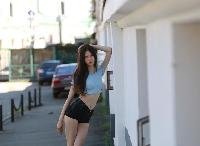 Ich bin ein süßes, hübsches Mädchen, ich schaue gerne Cartoons und spiele mit Jungs :)