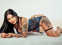 Hallo Liebling, du kannst mich Sara Blackburn nennen, eine Latina, die nach der Erotik dürstet, die du mir geben kannst, die deine Kreativität braucht, wenn du den Körper einer Frau berührst, und die darauf hofft, mit viel Liebe aufgenommen zu werden.