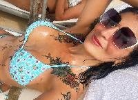 Ich bin eine sexy, sinnliche und interessante Latina. Ich liebe es, neue Leute kennenzulernen und interessante und pikante Gespräche zu beginnen. Das größte Vergnügen, das ich habe, ist es, anderen zuzusehen, während ich sie in die Ekstase bringe. Besonders Fetische und Dominanz erregen mich.