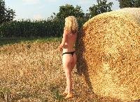 Ich bin allein zu Hause und möchte DICH verwöhnen. Ich suche einen Sahneboy. Ein heisser Body wartet auf DICH! Ich bin 170cm groß, habe blonde, lange Haare, echte T*tten, lange Beine und bin offen für alles, was Spaß macht!!! Sag mir was DU sehen willst, grins. Öffne mir die Pforten der Lust. Wenn es zwischen uns knistert, ist ein Treffen möglich. DU kannst mich spüren...
